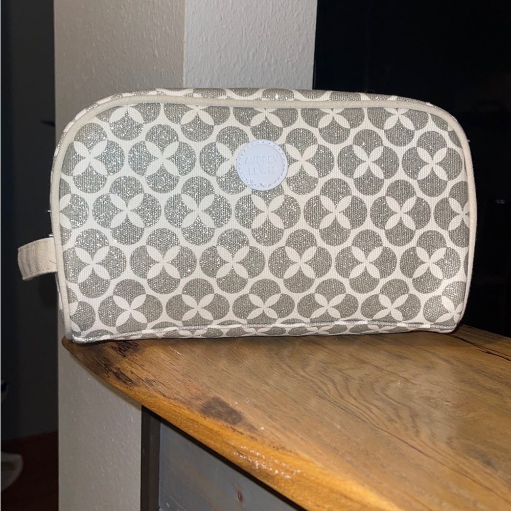 Audrey & Lewis Sparkly Silver & White Travel Bag